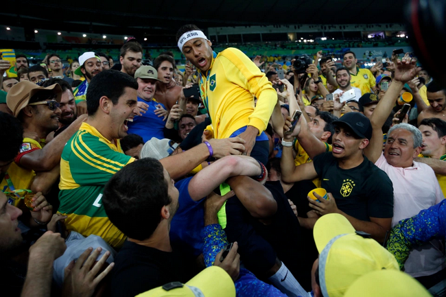 内马尔助巴西队夺冠